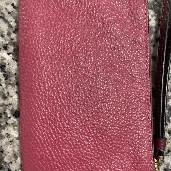 Pink coach wristlet. - Picture 4 of 7